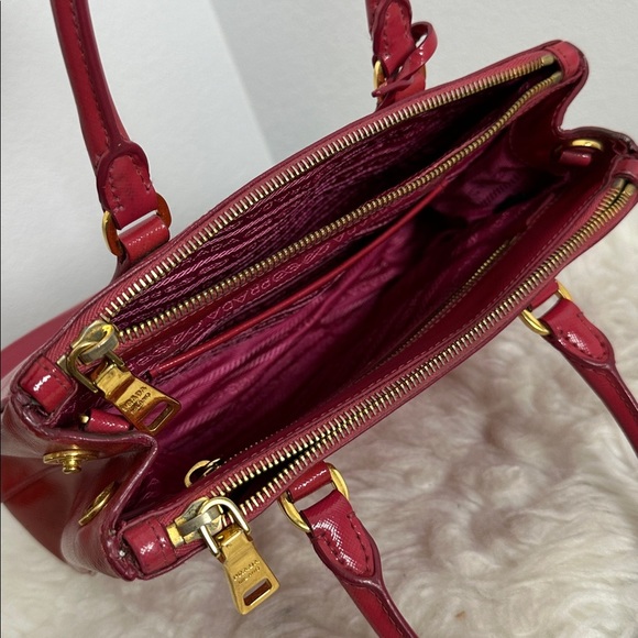 💯Authentic Prada Safiano  Small Leather Handbag🍀 - Picture 6 of 15
